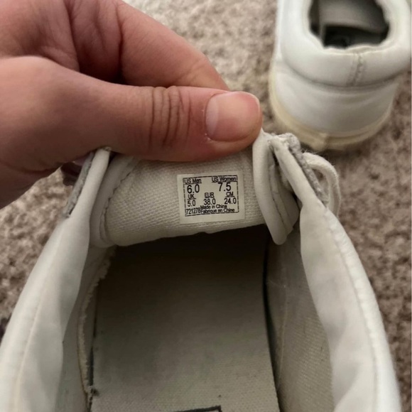 White vans - Picture 5 of 5